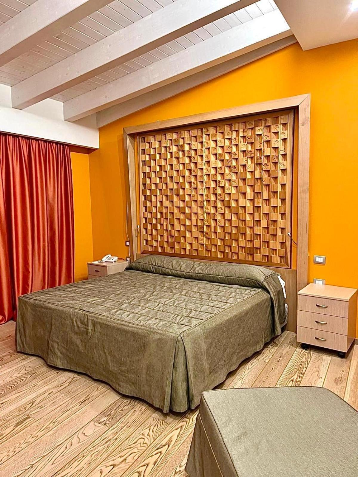 บูแก็งวีลล์ Hotel Picerno ภายนอก รูปภาพ