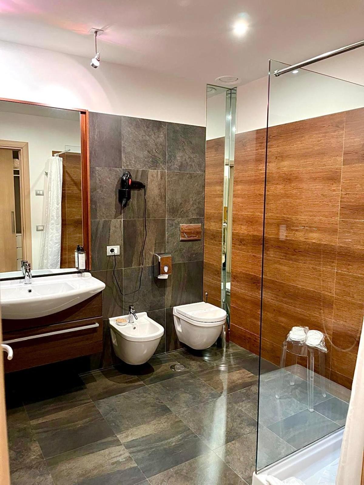 บูแก็งวีลล์ Hotel Picerno ภายนอก รูปภาพ